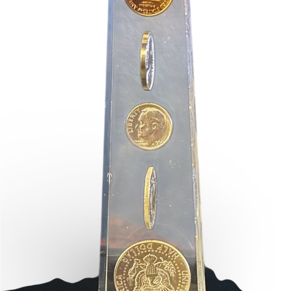Washington Monument “1964 coin set” Lucite Paperweight - Picture 4 of 4